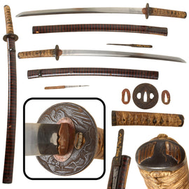 Original 18th Century Edo Period Japanese Handmade Ō-Wakizashi Short Sword with Decorative Lacquered Scabbard and Kogatana Knife