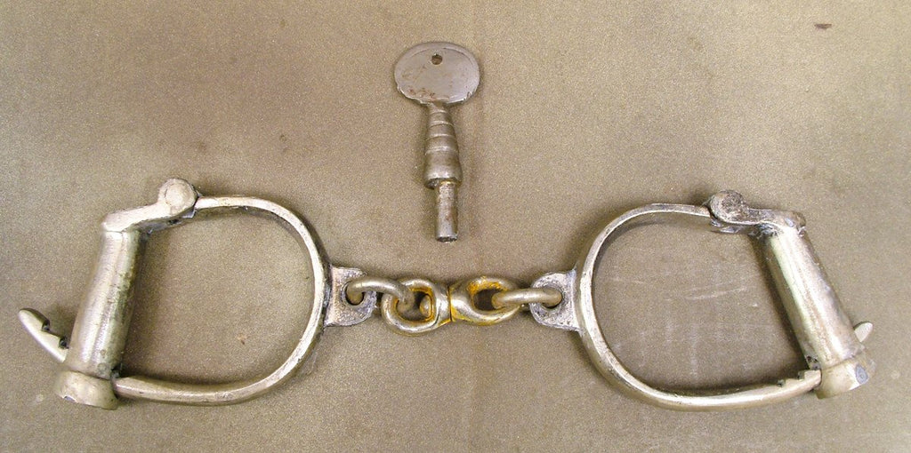 British Victorian Derby Police Handcuff: Grade 2 (with Non-Functioning Key) Original Items