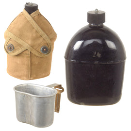 Original U.S. WWII Rare M1942 Black Porcelain Enamel Canteen in 4th Pattern USMC Carrier with M1910 Cup