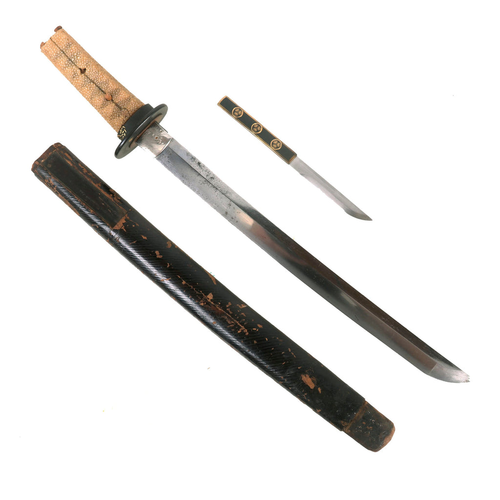 Original 18th Century Edo Period Japanese Ko-Wakizashi Short Sword with Lacquered Scabbard and Kogatana Knife Original Items