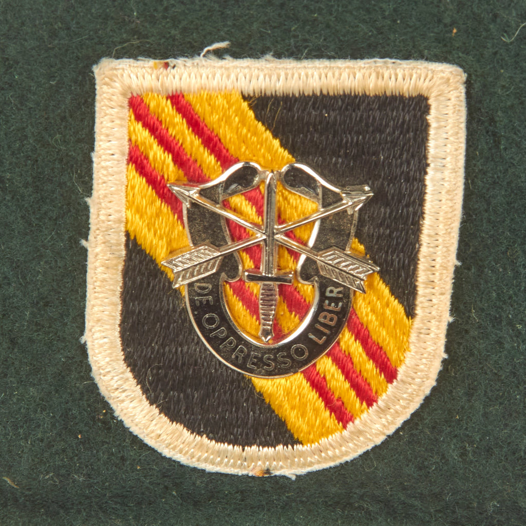 Original U.S. Vietnam War 5th Special Forces Group Airborne Green Bere ...