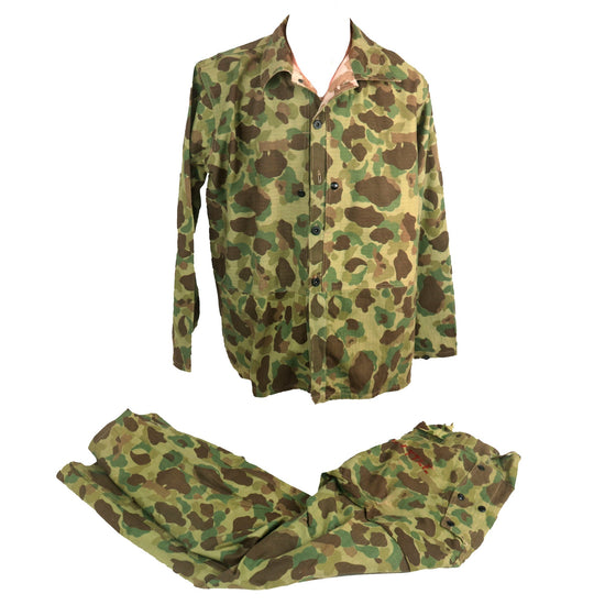 Original U.S. WWII US Marine Corps Excellent Condition Named P-44 Camouflage Pattern Uniform Set - Frogskin Size 42 Original Items