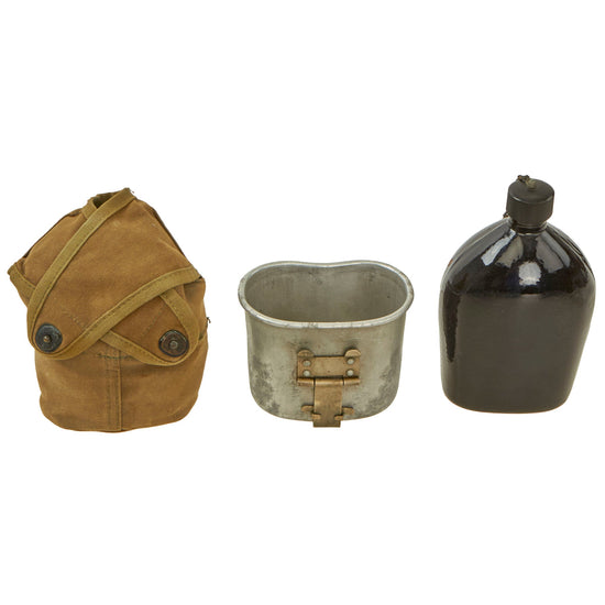 Original U.S. WWII Rare M1942 Black Porcelain Enamel Canteen in 4th Pattern USMC Carrier with M1910 Cup Original Items