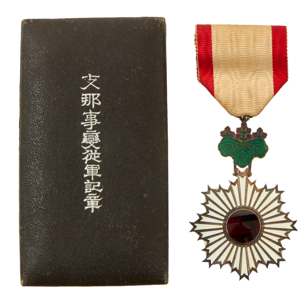 Original Imperial Japanese WWII Order of the Rising Sun, 5th Class Medal in Incorrect Presentation Case Original Items