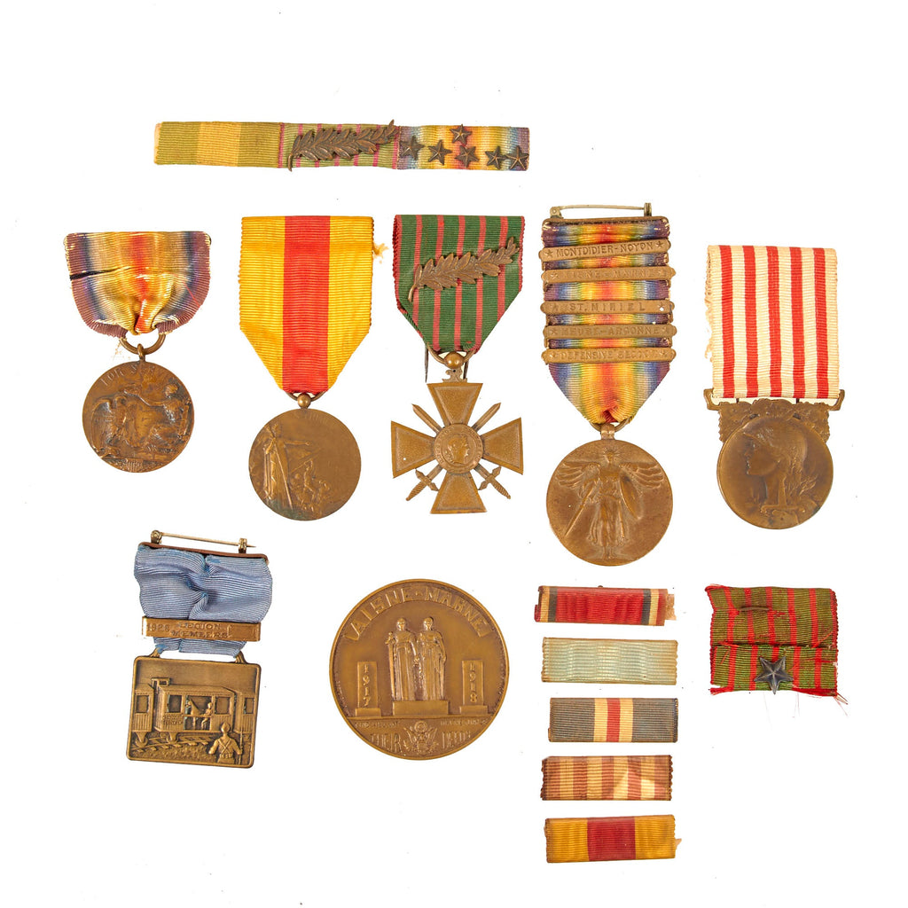 Original U.S. WWI AEF Medal & Ribbon Lot with 1st Division Victory Medal & Rare St. Mihiel Medal Original Items
