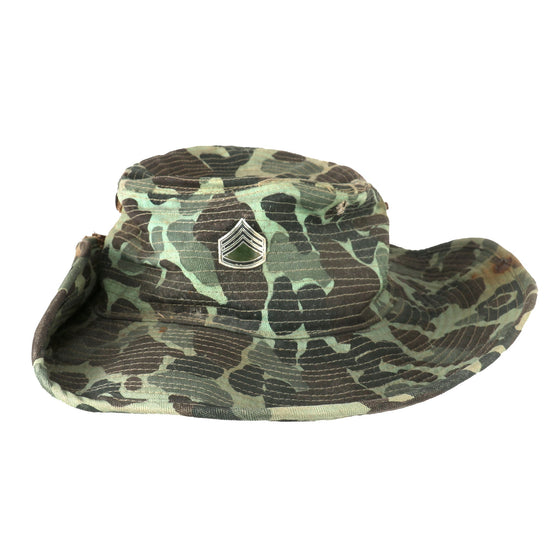 Original U.S. Vietnam War Incountry-Made Cowboy Hat with Vietnamese-Made “Beer Can” Insignia - Size 7¼ - Beo Gam Camouflage Original Items