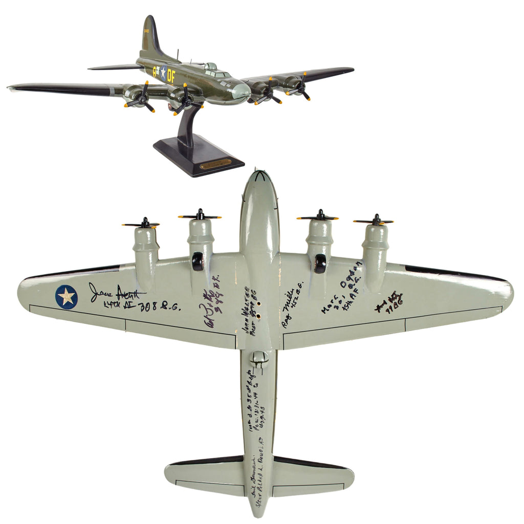 Original U.S. WWII B-17F “Flying Fortress” Model Plane Signed by Seven Veteran B-17 Crewmen - Scale 1/54 Original Items