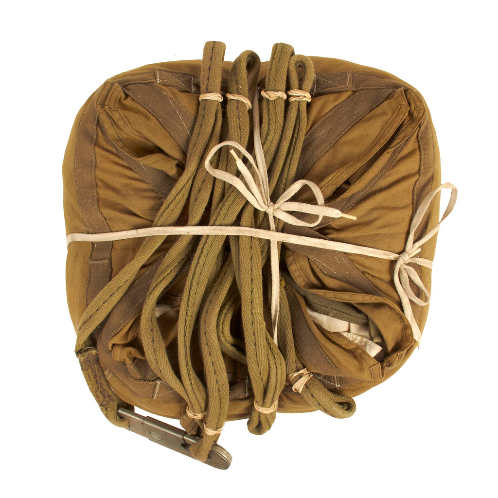Static Line Parachuting Packing Original U.S. WWII G-1 Type Cargo Parachute Bag With Static Line ...