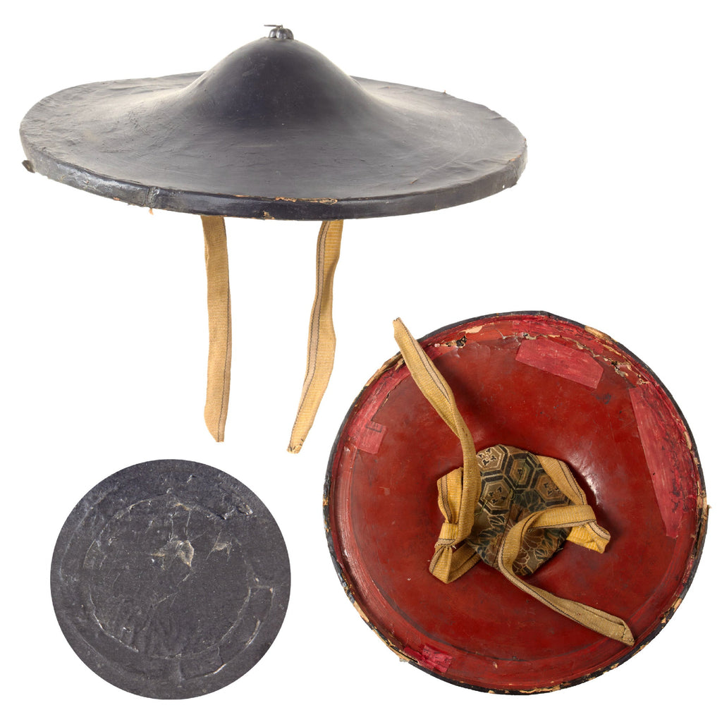 Original 19th Century Japanese Late Edo Period Lacquered Flat Samurai Jingasa Helmet with Painted-Over Family Crest and Liner Original Items