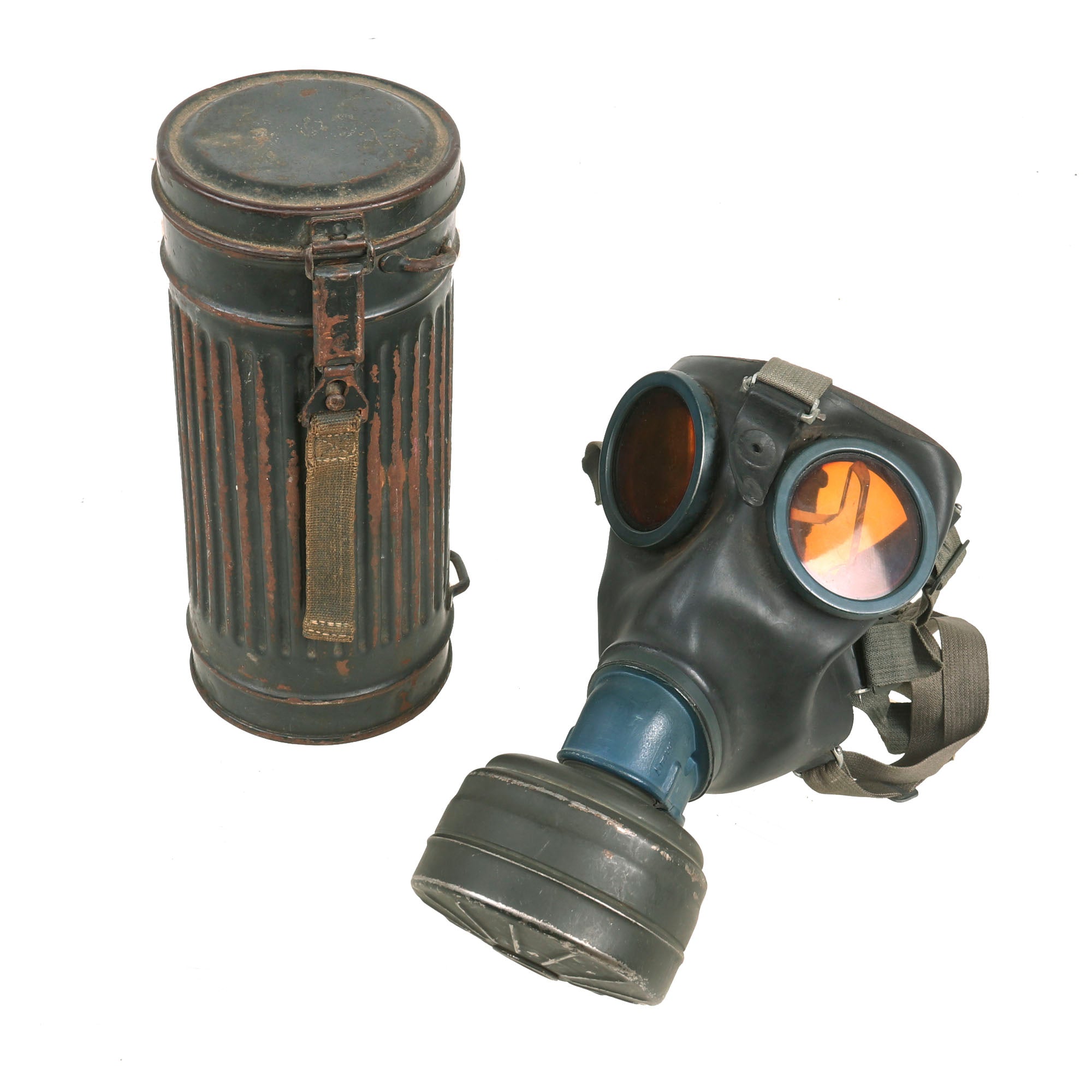 Original German WWII M38 Gas Mask by BMW in Size 1 with Magnetic