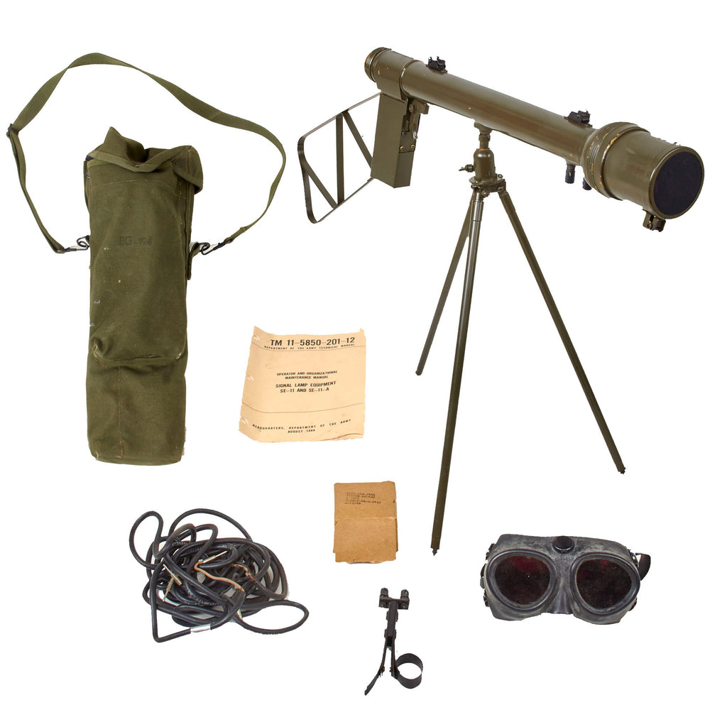 Original U.S. Vietnam M-438 Signal Lamp Equipment SE-11 in Carrying Bag Original Items