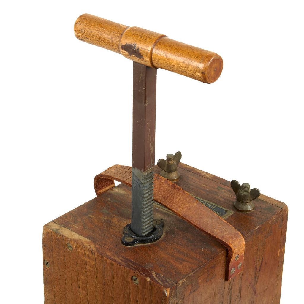 Original U.S. WWII Scarce Engineers Standard 30-Cap Exploder Blasting ...