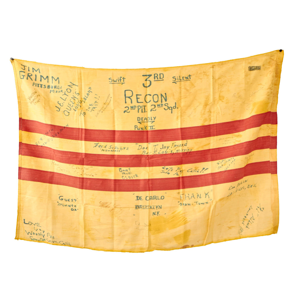 Original Vietnam War USMC 3rd Recon Battalion Captured & Signed Pre-1975 Flag of South Vietnam - Swift, Silent, Deadly - 29 x 43” Original Items