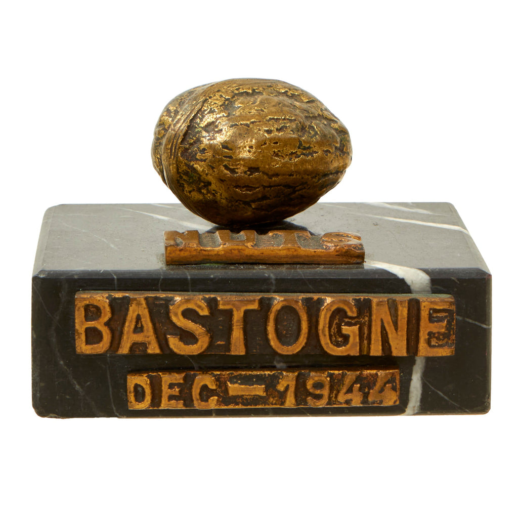 Original U.S. WWII Bastogne December 1944 NUTS Bronze with Black White Marble Base Original Items