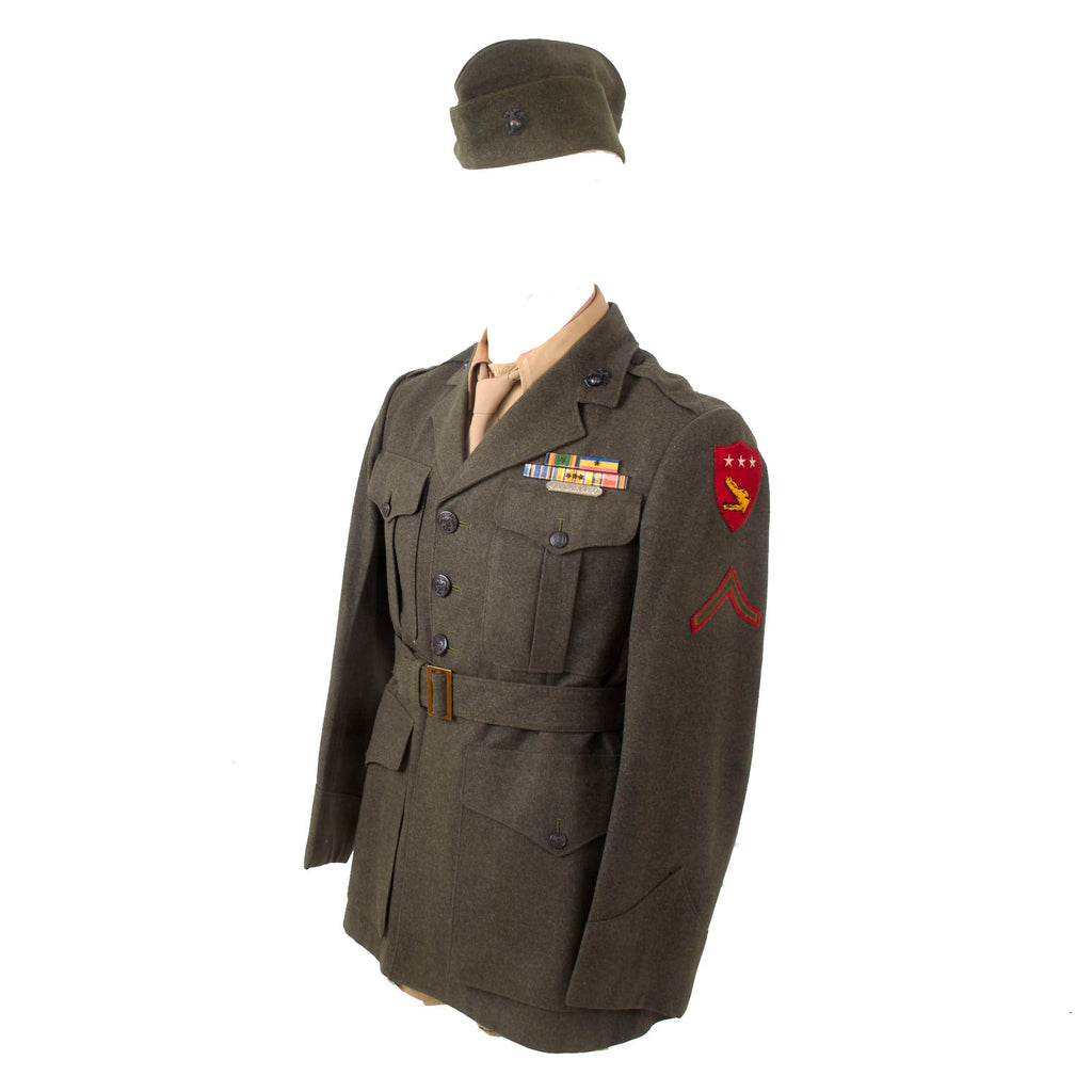 Original U.S. WWII USMCV Amphibious Corps Uniform Jacket with Scarce Discharge Diamond Patch - Garrison Cap & Shirt with Tie Original Items