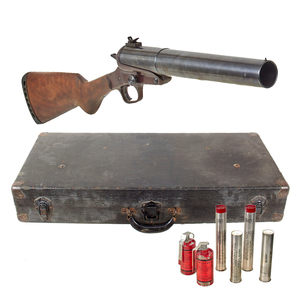 Original U.S. WWII Era TRU-FLITE 37mm Super Long Range Police Gas and Flare Gun Serial 5261 in Carry Case with Inert Rounds and Grenades Original Items