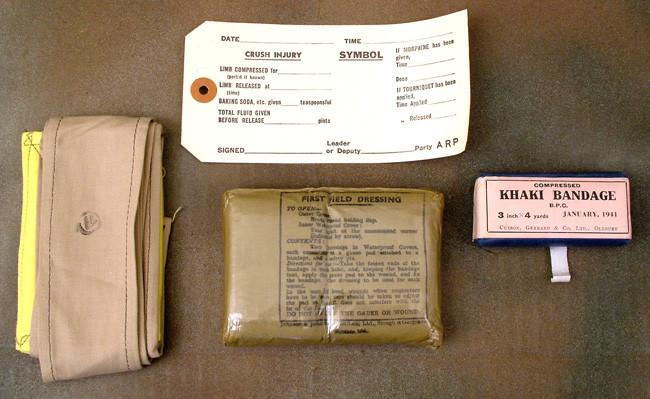 British Army WWII Medical Set Original Items