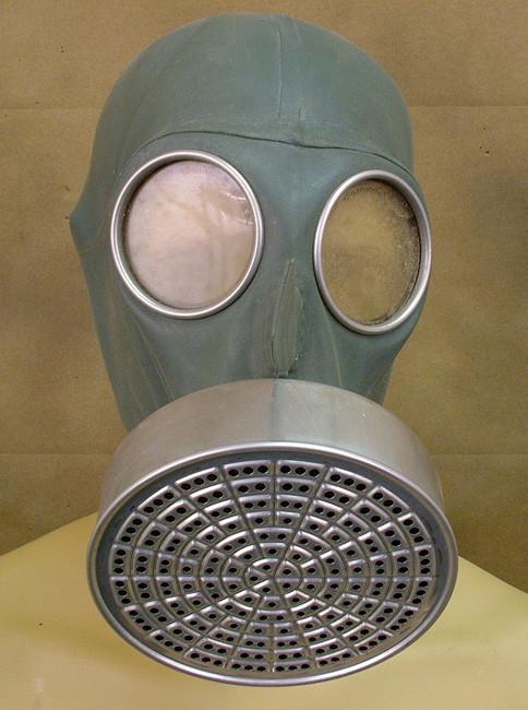 German WWII Gas Mask (RLI 38/6): Original Original Items