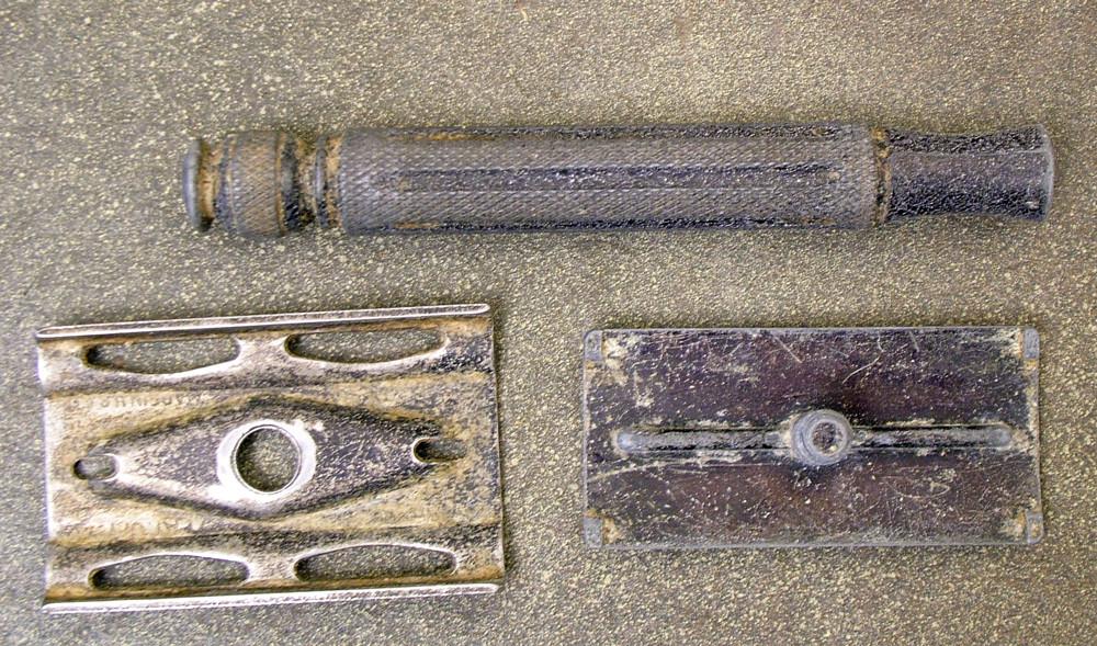 U.S. WWII Shaving Safety Razor w/ Case & Blade Pack Set: Un-Issued ...