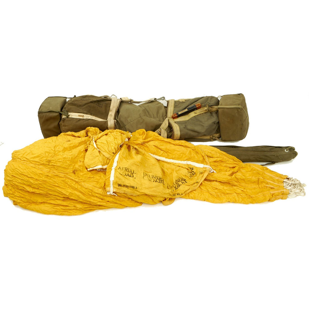 Original U.S. WWII Airborne Aerial Delivery 1945 Yellow Parachute G-1 Canopy - A-5 Container - Identification Lamp - Signal Panel Original Items