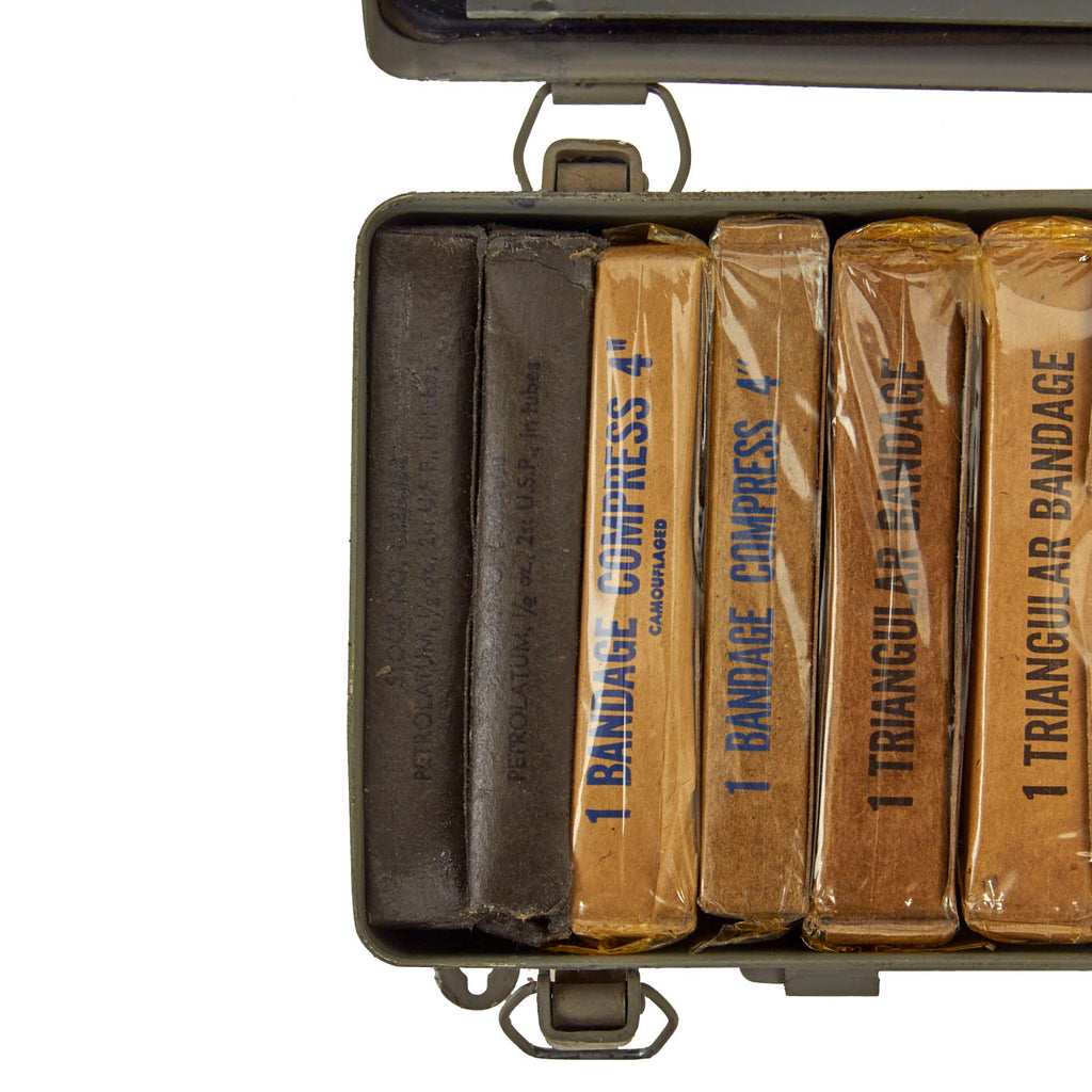 Original U.S WWII Jeep Emergency First Aid Kit 12 Unit - Complete ...