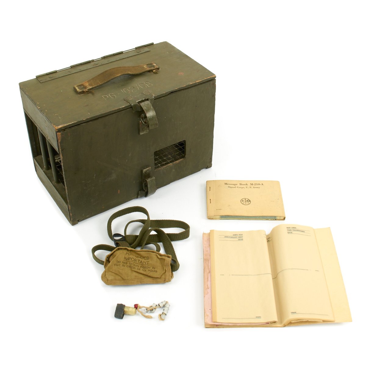 ミリタリー U.S. 1-1/2 Ton Personnel Carrier Original U.S. WWII Army Carrier Pigeon Carrier PG-102/CB with
