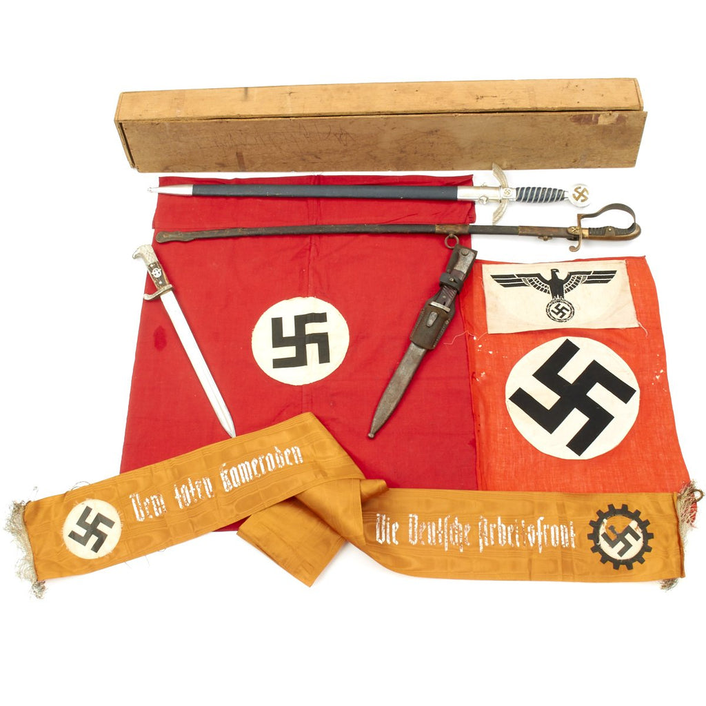 Original U.S. WWII Named Bring Back Set in Box - Luftwaffe Sword, German Flags, Bayonets Original Items