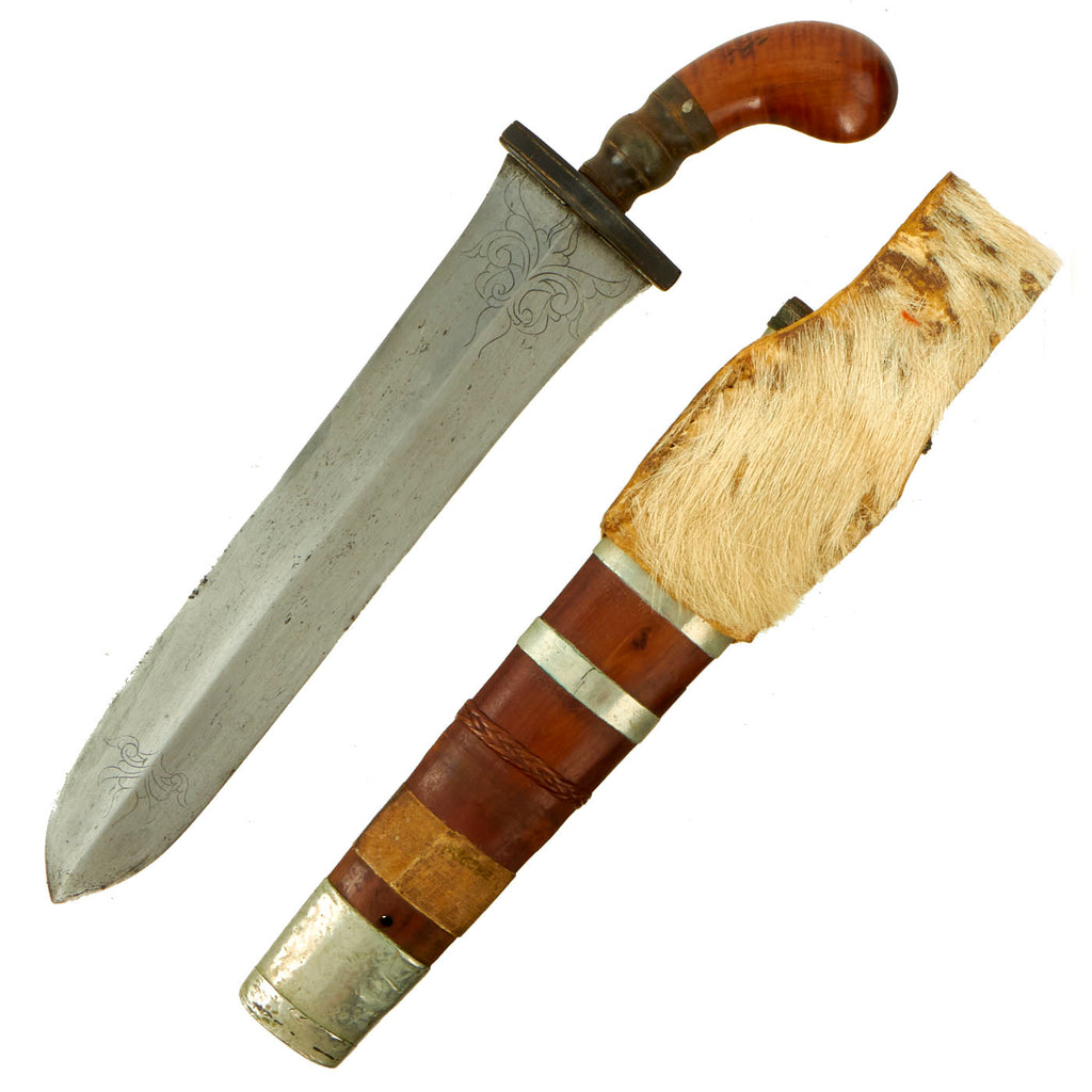 Original Philippines 19th / Early 20th Century Gunong Dagger With Decorated Blade and Scabbard Original Items