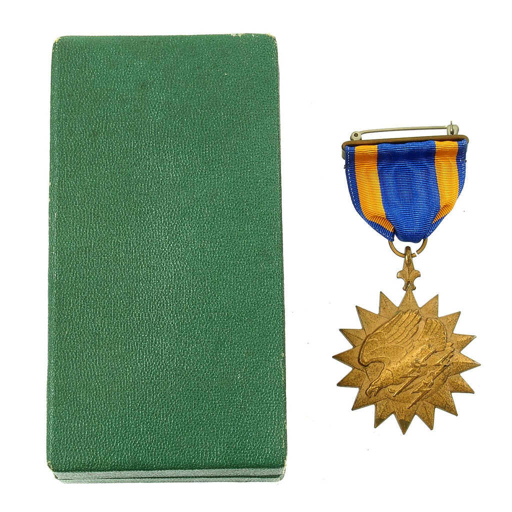 Original U.S. WWII Navy Night Fighter Pilot KIA Engraved Air Medal with Rare Green Case Original Items