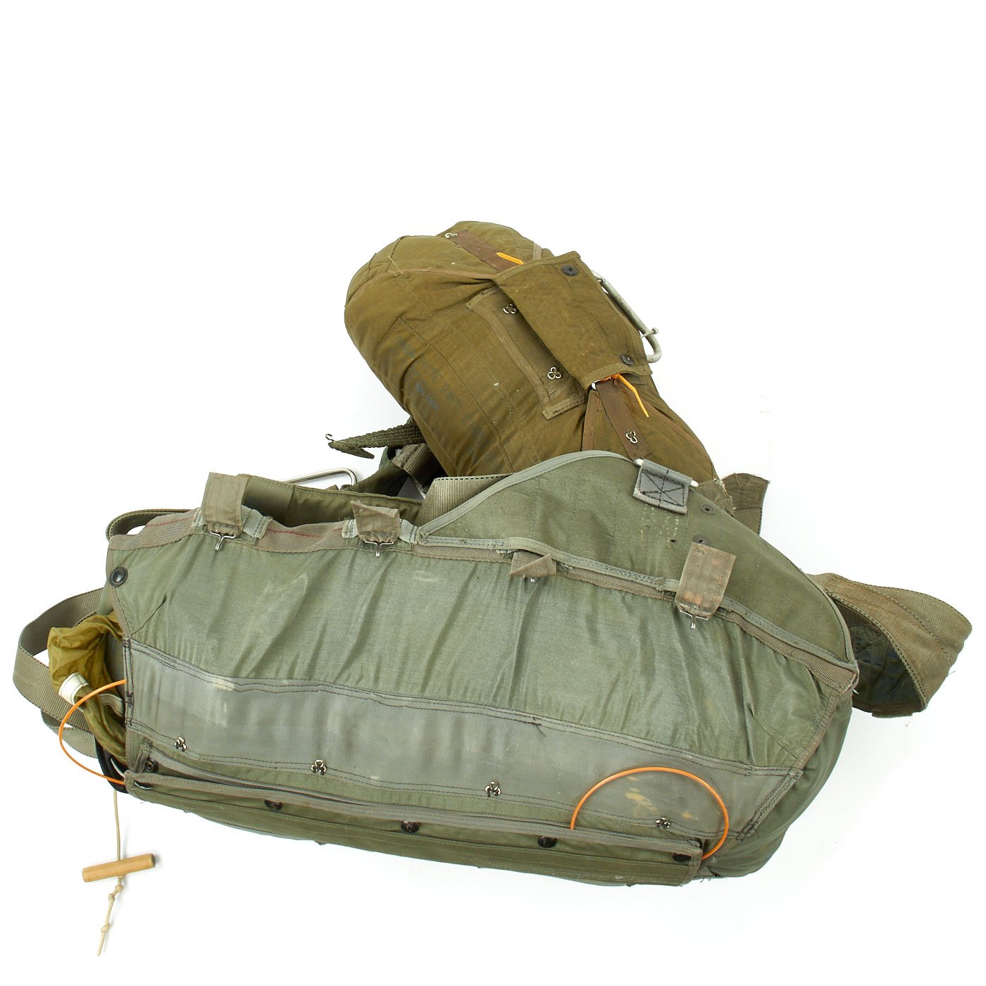 Pack parachute pilote de chasse militaire américain époque Pack parachute pilote de chasse militaire américain époque