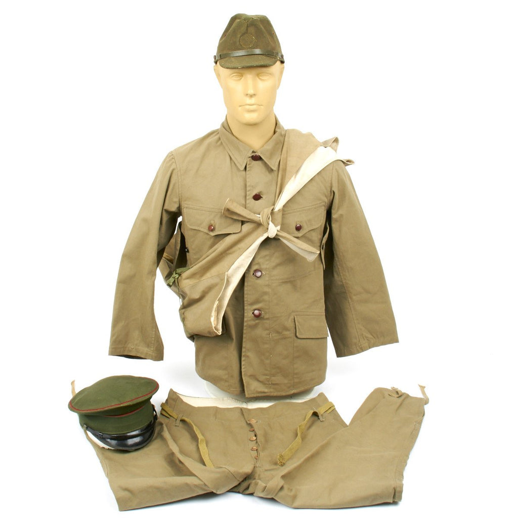 Original WWII Japanese Infantry Battle Uniform Set with Horseshoe Roll and Caps Original Items